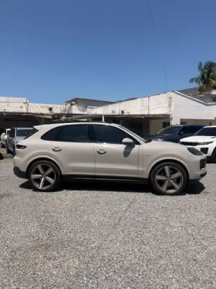 PORSCHE-CAYENNE-2024