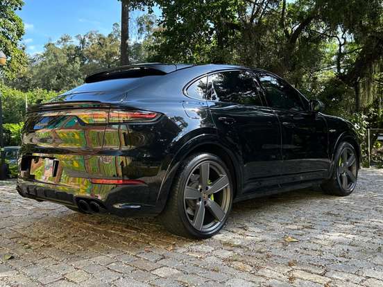 PORSCHE-CAYENNE-2022