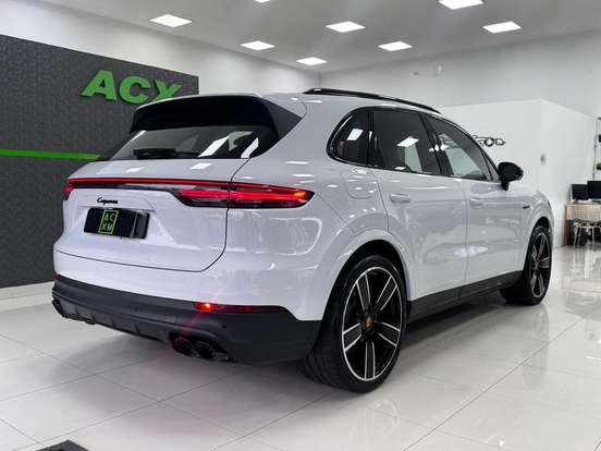 PORSCHE-CAYENNE-2023