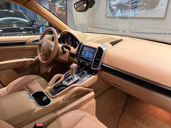 PORSCHE-CAYENNE-2013