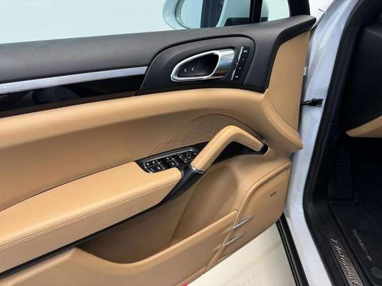 PORSCHE-CAYENNE-2017