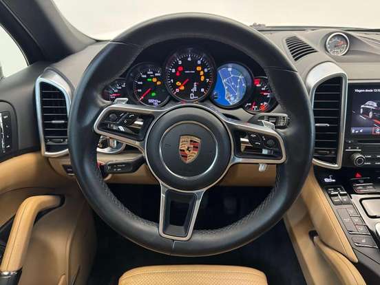 PORSCHE-CAYENNE-2017