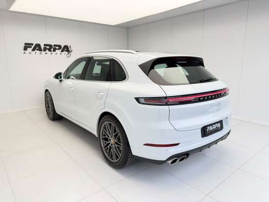 PORSCHE-CAYENNE-2023