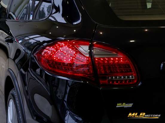 PORSCHE-CAYENNE-2013