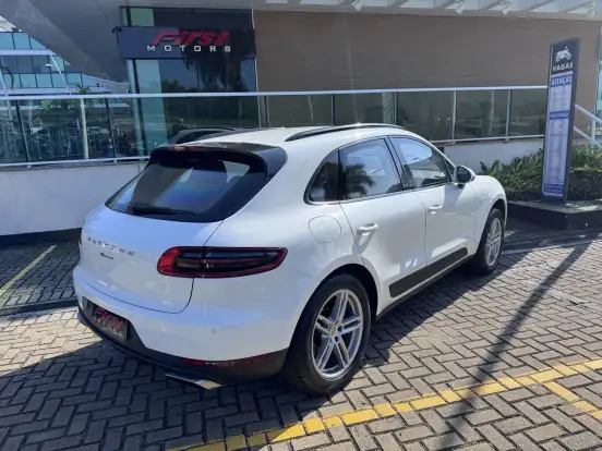 PORSCHE-MACAN-2016