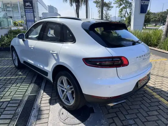 PORSCHE-MACAN-2016