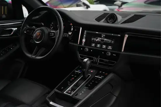 PORSCHE-MACAN-2025