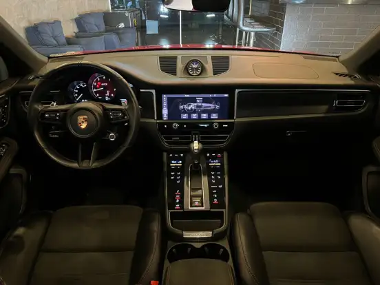 PORSCHE-MACAN-2021