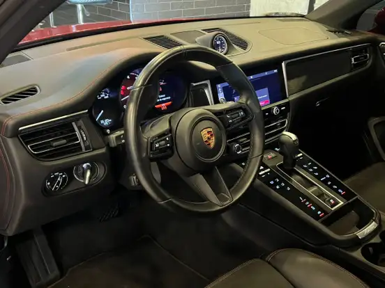 PORSCHE-MACAN-2021