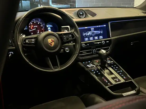 PORSCHE-MACAN-2021
