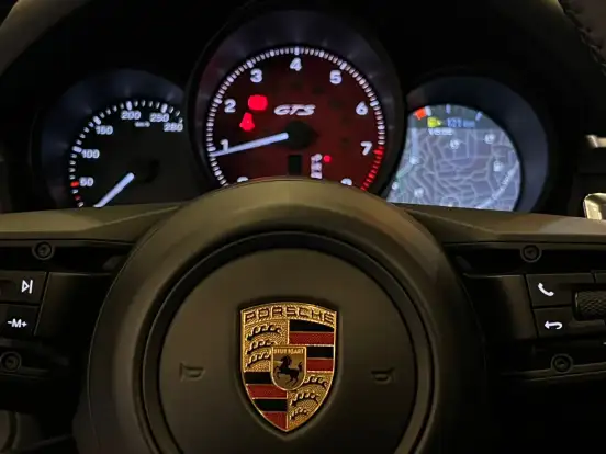 PORSCHE-MACAN-2021