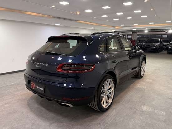 PORSCHE-MACAN-2017