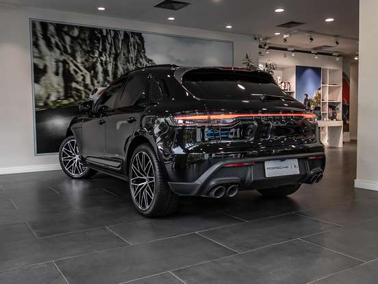 PORSCHE-MACAN-2025
