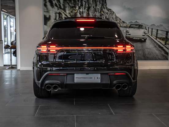 PORSCHE-MACAN-2025