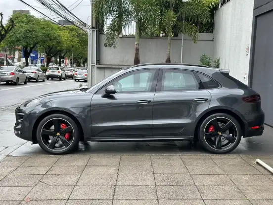 PORSCHE-MACAN-2016