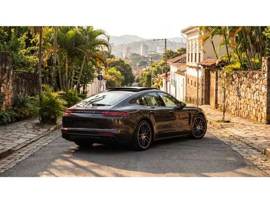 PORSCHE-PANAMERA-2023