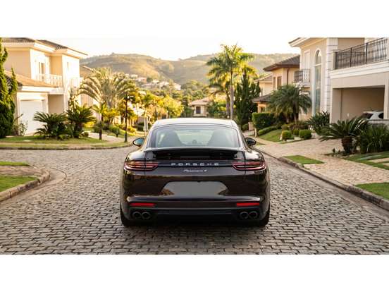 PORSCHE-PANAMERA-2023