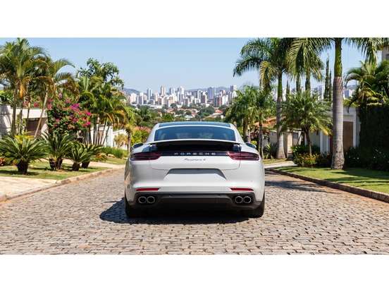 PORSCHE-PANAMERA-2020