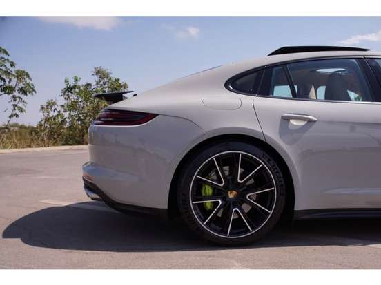 PORSCHE-PANAMERA-2020