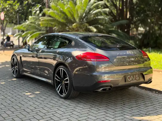 PORSCHE-PANAMERA-2013