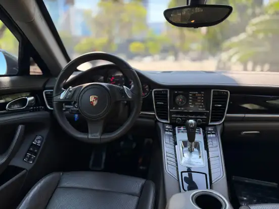 PORSCHE-PANAMERA-2013