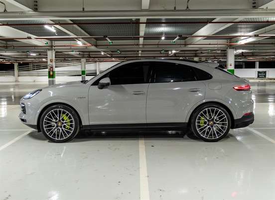 PORSCHE-CAYENNE-2023