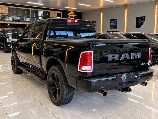 RAM-CLASSIC-5.7 V8 GASOLINA LARAMIE CD 4X4 AUTOMÁTICO RAM-CLASSIC-2022