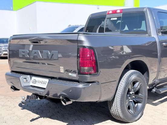RAM-CLASSIC-5.7 V8 GASOLINA LARAMIE CD 4X4 AUTOMÁTICO RAM-CLASSIC-2023