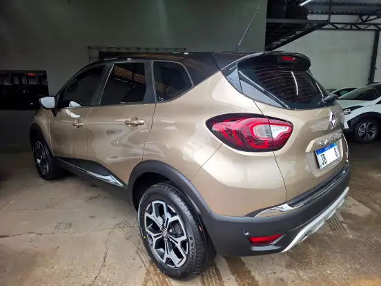 RENAULT-CAPTUR-2022