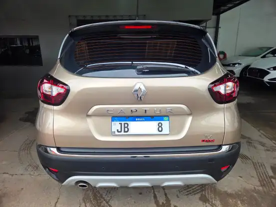 RENAULT-CAPTUR-2022