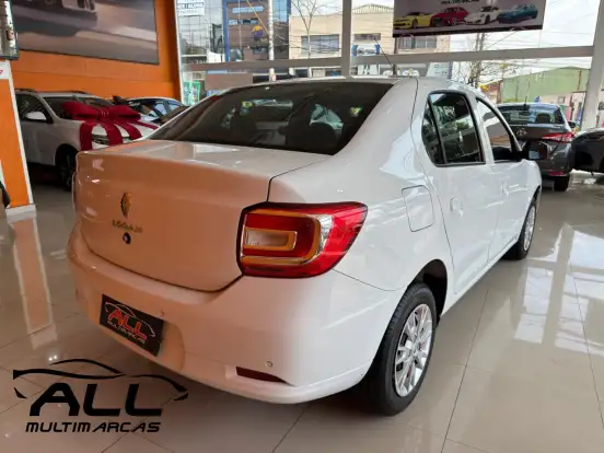 RENAULT-LOGAN-2024