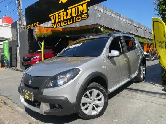 RENAULT SANDERO 1.6 STEPWAY 16V FLEX 4P AUTOMÁTICO
