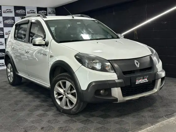 RENAULT SANDERO 1.6 STEPWAY 16V FLEX 4P AUTOMÁTICO