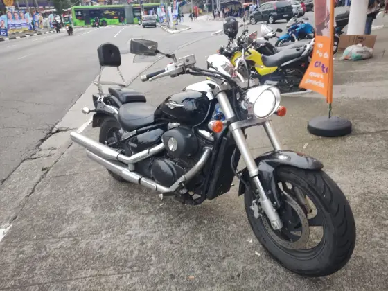 SUZUKI BOULEVARD M800 