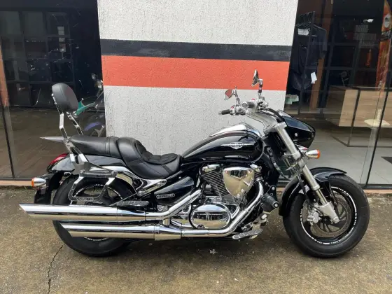 SUZUKI BOULEVARD M800 