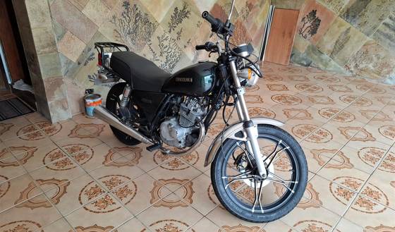 SUZUKI INTRUDER 125 