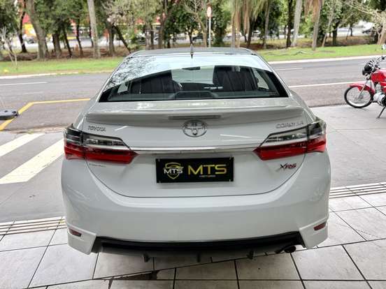 TOYOTA-COROLLA-2018
