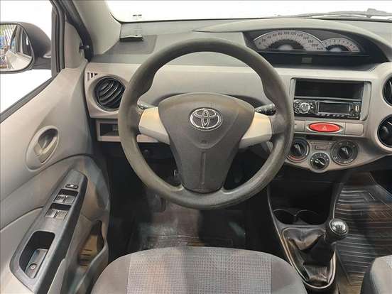 TOYOTA-ETIOS-2013