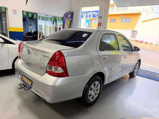 TOYOTA-ETIOS-2017