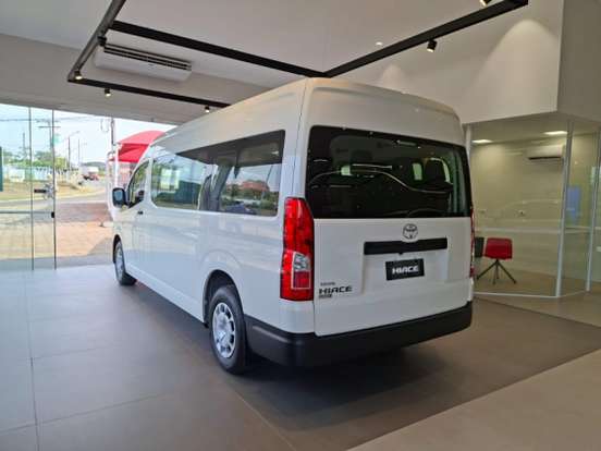 TOYOTA-HIACE-2.8 D-4D TURBO DIESEL MINIBUS 15+1 DX AUTOMÁTICO TOYOTA-HIACE-2026