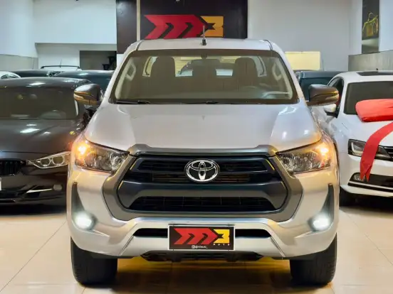 TOYOTA-HILUX-2.8 D-4D TURBO DIESEL CD SR 4X4 AUTOMÁTICO TOYOTA-HILUX-2023