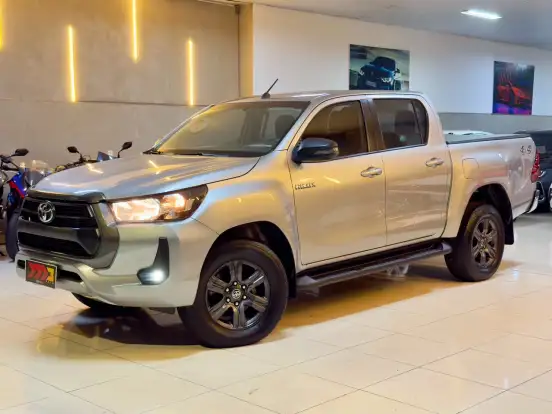 TOYOTA-HILUX-2023