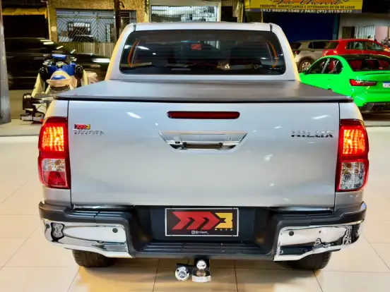 TOYOTA-HILUX-2.8 D-4D TURBO DIESEL CD SR 4X4 AUTOMÁTICO TOYOTA-HILUX-2023