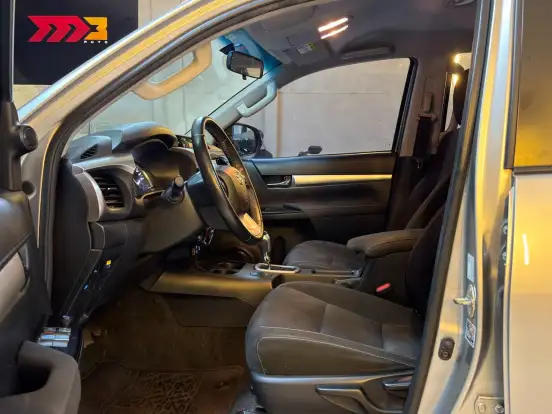 TOYOTA-HILUX-2023