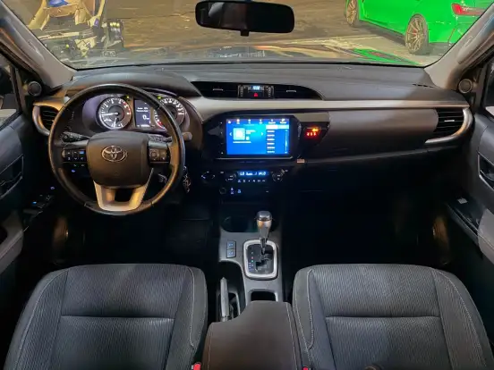 TOYOTA-HILUX-2023