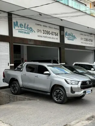 TOYOTA HILUX 2.8 D-4D TURBO DIESEL CD SRV 4X4 AUTOMÁTICO