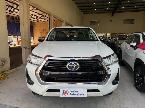 TOYOTA HILUX 2.8 D-4D TURBO DIESEL CD SRV 4X4 AUTOMÁTICO