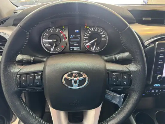 TOYOTA-HILUX-2022
