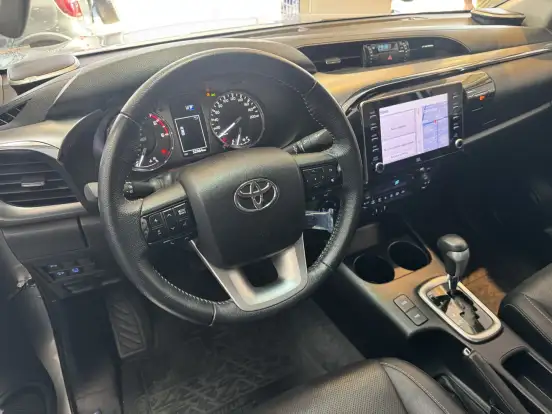 TOYOTA-HILUX-2.8 D-4D TURBO DIESEL CD SRX 4X4 AUTOMÁTICO TOYOTA-HILUX-2022