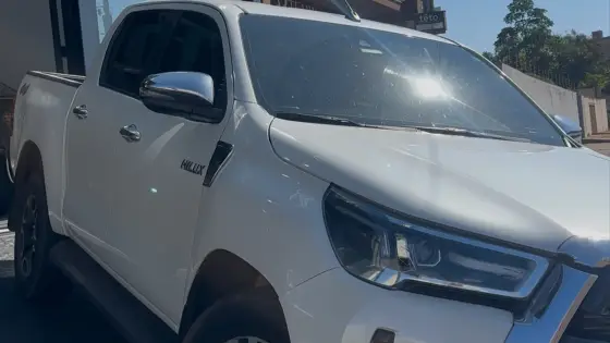 TOYOTA HILUX 2.8 D-4D TURBO DIESEL CD SRX 4X4 AUTOMÁTICO